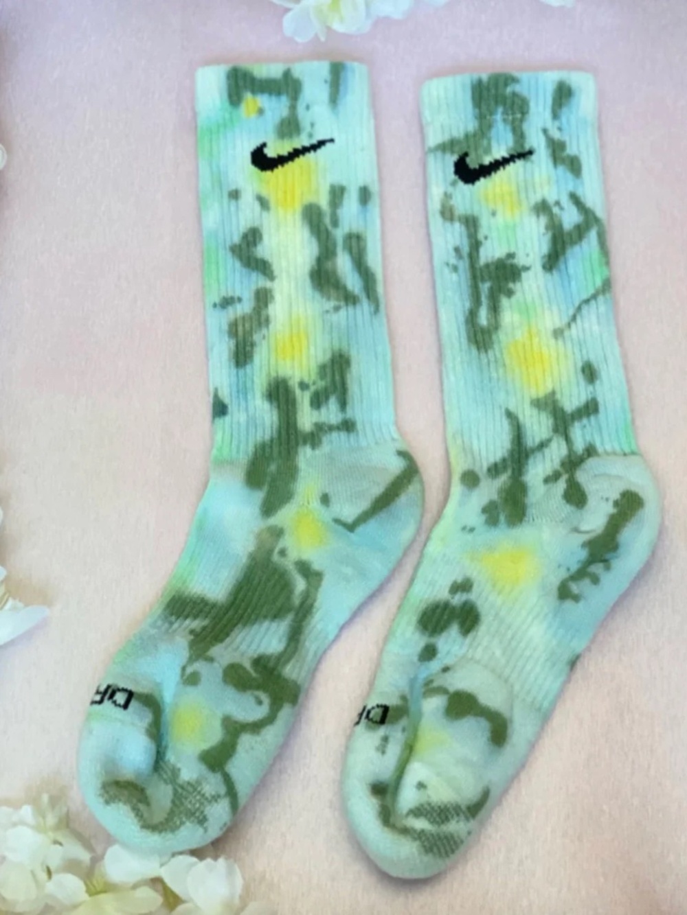 Black-eyed Susan Tie Dye Crew Socks Adult Medium